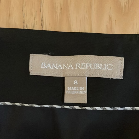 Black Women's Skirt smoke free home. Tag is size 8 fits more like a 10. - Picture 2 of 2